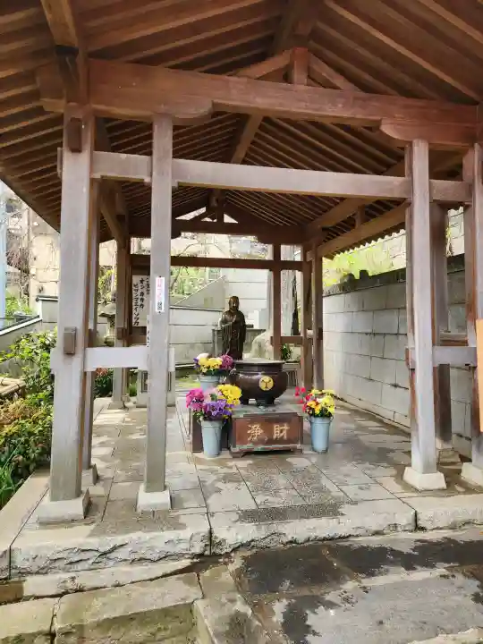 弘明寺の{uncategorized: "未分類", other: "その他", undefined: "問題あり", building: "その他建物", grave: "お墓", sacred_gate: "鳥居", guardian: "狛犬", statue: "像", buddha: "仏像", history: "歴史", nature: "自然", garden: "庭園", animal: "動物", pagoda: "塔", temizu: "手水舎", mountain_gate: "山門・神門", sanctuary: "本殿・本堂", subordinate: "末社・摂社", art: "芸術", scenery: "景色", jizo: "地蔵", ema: "絵馬", goshuin: "御朱印", omikuji: "おみくじ", items: "授与品その他", amulet: "お守り", goshuincho: "御朱印帳", eats: "食事", festival: "お祭り", votive_dance: "神楽", shichigosan: "七五三参", wedding: "結婚式", experience: "体験その他", initially: "初詣", around: "周辺", anti_infection: "感染症対策"}