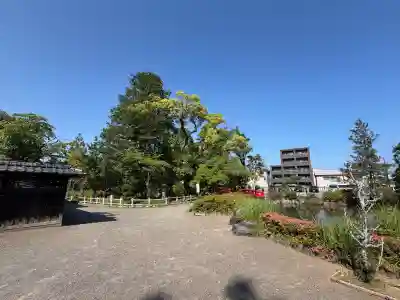 静岡浅間神社の{uncategorized: "未分類", other: "その他", undefined: "問題あり", building: "その他建物", grave: "お墓", sacred_gate: "鳥居", guardian: "狛犬", statue: "像", buddha: "仏像", history: "歴史", nature: "自然", garden: "庭園", animal: "動物", pagoda: "塔", temizu: "手水舎", mountain_gate: "山門・神門", sanctuary: "本殿・本堂", subordinate: "末社・摂社", art: "芸術", scenery: "景色", jizo: "地蔵", ema: "絵馬", goshuin: "御朱印", omikuji: "おみくじ", items: "授与品その他", amulet: "お守り", goshuincho: "御朱印帳", eats: "食事", festival: "お祭り", votive_dance: "神楽", shichigosan: "七五三参", wedding: "結婚式", experience: "体験その他", initially: "初詣", around: "周辺", anti_infection: "感染症対策"}