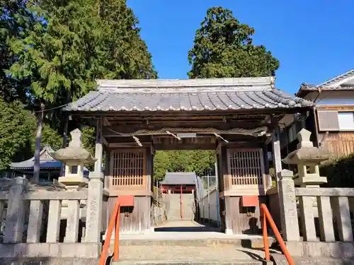 八幡神社の山門