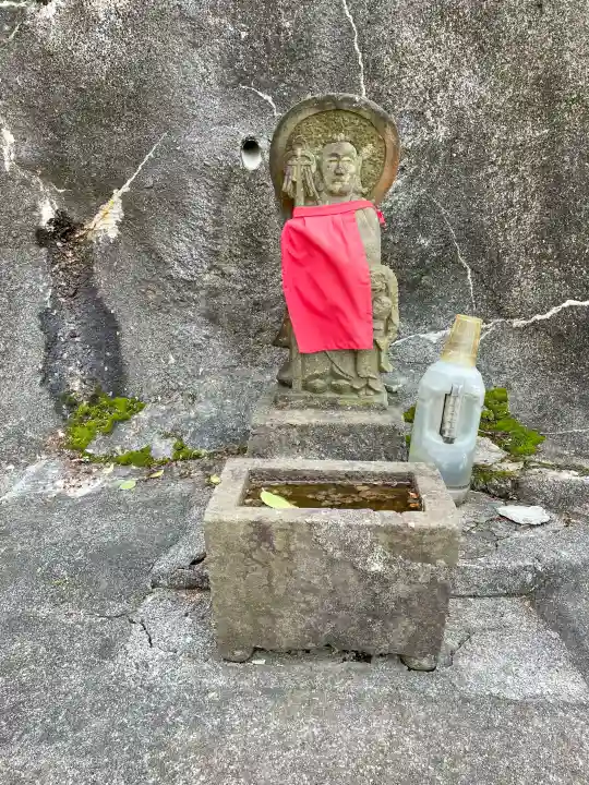 長光寺の{uncategorized: "未分類", other: "その他", undefined: "問題あり", building: "その他建物", grave: "お墓", sacred_gate: "鳥居", guardian: "狛犬", statue: "像", buddha: "仏像", history: "歴史", nature: "自然", garden: "庭園", animal: "動物", pagoda: "塔", temizu: "手水舎", mountain_gate: "山門・神門", sanctuary: "本殿・本堂", subordinate: "末社・摂社", art: "芸術", scenery: "景色", jizo: "地蔵", ema: "絵馬", goshuin: "御朱印", omikuji: "おみくじ", items: "授与品その他", amulet: "お守り", goshuincho: "御朱印帳", eats: "食事", festival: "お祭り", votive_dance: "神楽", shichigosan: "七五三参", wedding: "結婚式", experience: "体験その他", initially: "初詣", around: "周辺", anti_infection: "感染症対策"}