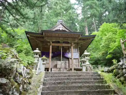 八海山尊神社の本殿