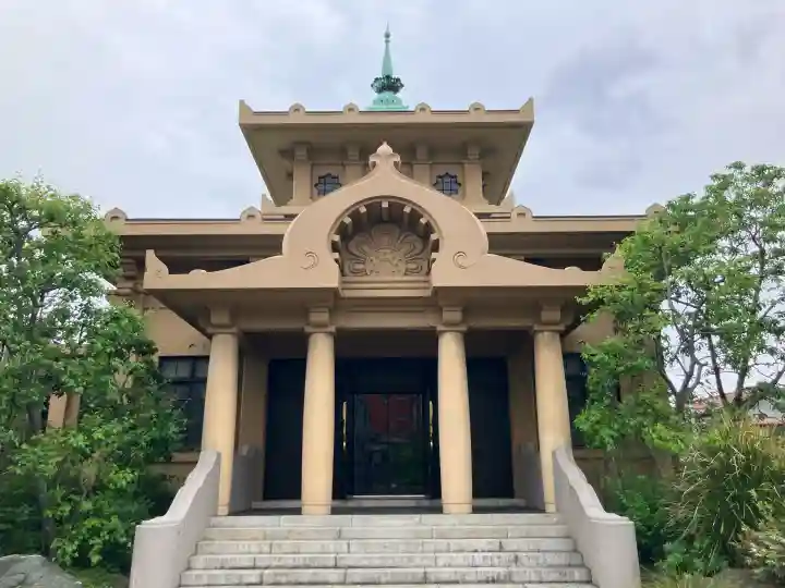 徳浄寺の{uncategorized: "未分類", other: "その他", undefined: "問題あり", building: "その他建物", grave: "お墓", sacred_gate: "鳥居", guardian: "狛犬", statue: "像", buddha: "仏像", history: "歴史", nature: "自然", garden: "庭園", animal: "動物", pagoda: "塔", temizu: "手水舎", mountain_gate: "山門・神門", sanctuary: "本殿・本堂", subordinate: "末社・摂社", art: "芸術", scenery: "景色", jizo: "地蔵", ema: "絵馬", goshuin: "御朱印", omikuji: "おみくじ", items: "授与品その他", amulet: "お守り", goshuincho: "御朱印帳", eats: "食事", festival: "お祭り", votive_dance: "神楽", shichigosan: "七五三参", wedding: "結婚式", experience: "体験その他", initially: "初詣", around: "周辺", anti_infection: "感染症対策"}