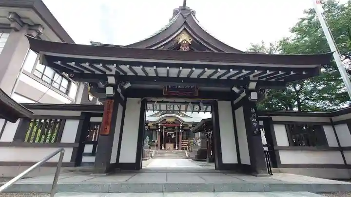 里之宮 湯殿山神社の山門・神門