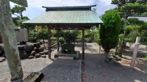 那閉神社の手水舎