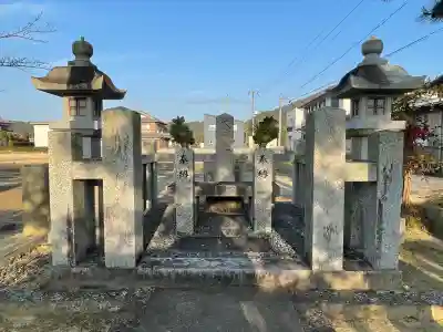 天神社遥拝所の{uncategorized: "未分類", other: "その他", undefined: "問題あり", building: "その他建物", grave: "お墓", sacred_gate: "鳥居", guardian: "狛犬", statue: "像", buddha: "仏像", history: "歴史", nature: "自然", garden: "庭園", animal: "動物", pagoda: "塔", temizu: "手水舎", mountain_gate: "山門・神門", sanctuary: "本殿・本堂", subordinate: "末社・摂社", art: "芸術", scenery: "景色", jizo: "地蔵", ema: "絵馬", goshuin: "御朱印", omikuji: "おみくじ", items: "授与品その他", amulet: "お守り", goshuincho: "御朱印帳", eats: "食事", festival: "お祭り", votive_dance: "神楽", shichigosan: "七五三参", wedding: "結婚式", experience: "体験その他", initially: "初詣", around: "周辺", anti_infection: "感染症対策"}