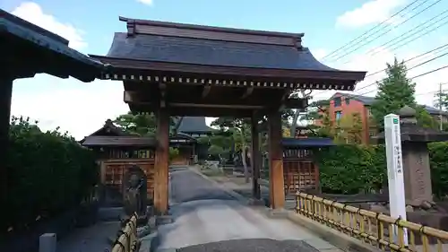 声体寺の山門