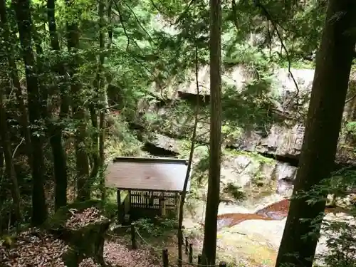 室生龍穴神社の建物その他