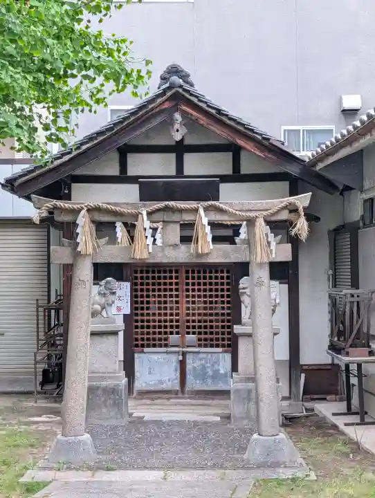 彌栄神社(御旅所)の{uncategorized: "未分類", other: "その他", undefined: "問題あり", building: "その他建物", grave: "お墓", sacred_gate: "鳥居", guardian: "狛犬", statue: "像", buddha: "仏像", history: "歴史", nature: "自然", garden: "庭園", animal: "動物", pagoda: "塔", temizu: "手水舎", mountain_gate: "山門・神門", sanctuary: "本殿・本堂", subordinate: "末社・摂社", art: "芸術", scenery: "景色", jizo: "地蔵", ema: "絵馬", goshuin: "御朱印", omikuji: "おみくじ", items: "授与品その他", amulet: "お守り", goshuincho: "御朱印帳", eats: "食事", festival: "お祭り", votive_dance: "神楽", shichigosan: "七五三参", wedding: "結婚式", experience: "体験その他", initially: "初詣", around: "周辺", anti_infection: "感染症対策"}