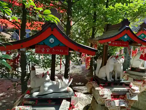 冠稲荷神社の{uncategorized: "未分類", other: "その他", undefined: "問題あり", building: "その他建物", grave: "お墓", sacred_gate: "鳥居", guardian: "狛犬", statue: "像", buddha: "仏像", history: "歴史", nature: "自然", garden: "庭園", animal: "動物", pagoda: "塔", temizu: "手水舎", mountain_gate: "山門・神門", sanctuary: "本殿・本堂", subordinate: "末社・摂社", art: "芸術", scenery: "景色", jizo: "地蔵", ema: "絵馬", goshuin: "御朱印", omikuji: "おみくじ", items: "授与品その他", amulet: "お守り", goshuincho: "御朱印帳", eats: "食事", festival: "お祭り", votive_dance: "神楽", shichigosan: "七五三参", wedding: "結婚式", experience: "体験その他", initially: "初詣", around: "周辺", anti_infection: "感染症対策"}