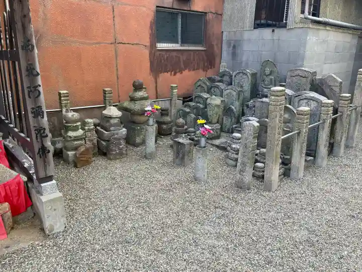 真慶寺の{uncategorized: "未分類", other: "その他", undefined: "問題あり", building: "その他建物", grave: "お墓", sacred_gate: "鳥居", guardian: "狛犬", statue: "像", buddha: "仏像", history: "歴史", nature: "自然", garden: "庭園", animal: "動物", pagoda: "塔", temizu: "手水舎", mountain_gate: "山門・神門", sanctuary: "本殿・本堂", subordinate: "末社・摂社", art: "芸術", scenery: "景色", jizo: "地蔵", ema: "絵馬", goshuin: "御朱印", omikuji: "おみくじ", items: "授与品その他", amulet: "お守り", goshuincho: "御朱印帳", eats: "食事", festival: "お祭り", votive_dance: "神楽", shichigosan: "七五三参", wedding: "結婚式", experience: "体験その他", initially: "初詣", around: "周辺", anti_infection: "感染症対策"}