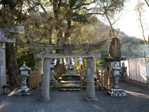 武雄神社の{uncategorized: "未分類", other: "その他", undefined: "問題あり", building: "その他建物", grave: "お墓", sacred_gate: "鳥居", guardian: "狛犬", statue: "像", buddha: "仏像", history: "歴史", nature: "自然", garden: "庭園", animal: "動物", pagoda: "塔", temizu: "手水舎", mountain_gate: "山門・神門", sanctuary: "本殿・本堂", subordinate: "末社・摂社", art: "芸術", scenery: "景色", jizo: "地蔵", ema: "絵馬", goshuin: "御朱印", omikuji: "おみくじ", items: "授与品その他", amulet: "お守り", goshuincho: "御朱印帳", eats: "食事", festival: "お祭り", votive_dance: "神楽", shichigosan: "七五三参", wedding: "結婚式", experience: "体験その他", initially: "初詣", around: "周辺", anti_infection: "感染症対策"}