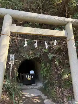 荏柄天神社の{uncategorized: "未分類", other: "その他", undefined: "問題あり", building: "その他建物", grave: "お墓", sacred_gate: "鳥居", guardian: "狛犬", statue: "像", buddha: "仏像", history: "歴史", nature: "自然", garden: "庭園", animal: "動物", pagoda: "塔", temizu: "手水舎", mountain_gate: "山門・神門", sanctuary: "本殿・本堂", subordinate: "末社・摂社", art: "芸術", scenery: "景色", jizo: "地蔵", ema: "絵馬", goshuin: "御朱印", omikuji: "おみくじ", items: "授与品その他", amulet: "お守り", goshuincho: "御朱印帳", eats: "食事", festival: "お祭り", votive_dance: "神楽", shichigosan: "七五三参", wedding: "結婚式", experience: "体験その他", initially: "初詣", around: "周辺", anti_infection: "感染症対策"}