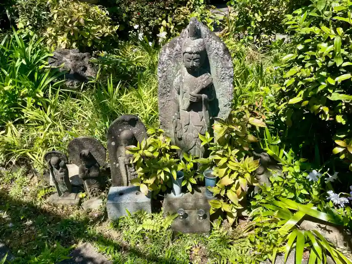 貞源寺の{uncategorized: "未分類", other: "その他", undefined: "問題あり", building: "その他建物", grave: "お墓", sacred_gate: "鳥居", guardian: "狛犬", statue: "像", buddha: "仏像", history: "歴史", nature: "自然", garden: "庭園", animal: "動物", pagoda: "塔", temizu: "手水舎", mountain_gate: "山門・神門", sanctuary: "本殿・本堂", subordinate: "末社・摂社", art: "芸術", scenery: "景色", jizo: "地蔵", ema: "絵馬", goshuin: "御朱印", omikuji: "おみくじ", items: "授与品その他", amulet: "お守り", goshuincho: "御朱印帳", eats: "食事", festival: "お祭り", votive_dance: "神楽", shichigosan: "七五三参", wedding: "結婚式", experience: "体験その他", initially: "初詣", around: "周辺", anti_infection: "感染症対策"}