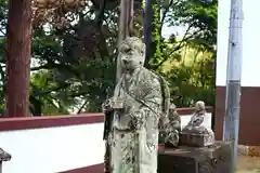 蓮花寺の像