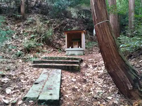 國狭槌神社の{uncategorized: "未分類", other: "その他", undefined: "問題あり", building: "その他建物", grave: "お墓", sacred_gate: "鳥居", guardian: "狛犬", statue: "像", buddha: "仏像", history: "歴史", nature: "自然", garden: "庭園", animal: "動物", pagoda: "塔", temizu: "手水舎", mountain_gate: "山門・神門", sanctuary: "本殿・本堂", subordinate: "末社・摂社", art: "芸術", scenery: "景色", jizo: "地蔵", ema: "絵馬", goshuin: "御朱印", omikuji: "おみくじ", items: "授与品その他", amulet: "お守り", goshuincho: "御朱印帳", eats: "食事", festival: "お祭り", votive_dance: "神楽", shichigosan: "七五三参", wedding: "結婚式", experience: "体験その他", initially: "初詣", around: "周辺", anti_infection: "感染症対策"}
