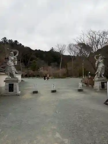 鎮國寺の{uncategorized: "未分類", other: "その他", undefined: "問題あり", building: "その他建物", grave: "お墓", sacred_gate: "鳥居", guardian: "狛犬", statue: "像", buddha: "仏像", history: "歴史", nature: "自然", garden: "庭園", animal: "動物", pagoda: "塔", temizu: "手水舎", mountain_gate: "山門・神門", sanctuary: "本殿・本堂", subordinate: "末社・摂社", art: "芸術", scenery: "景色", jizo: "地蔵", ema: "絵馬", goshuin: "御朱印", omikuji: "おみくじ", items: "授与品その他", amulet: "お守り", goshuincho: "御朱印帳", eats: "食事", festival: "お祭り", votive_dance: "神楽", shichigosan: "七五三参", wedding: "結婚式", experience: "体験その他", initially: "初詣", around: "周辺", anti_infection: "感染症対策"}