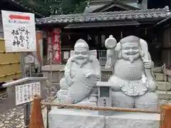 新羅神社の像