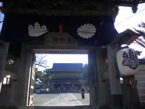 光明寺の山門