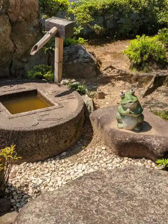 愚渓寺の手水舎