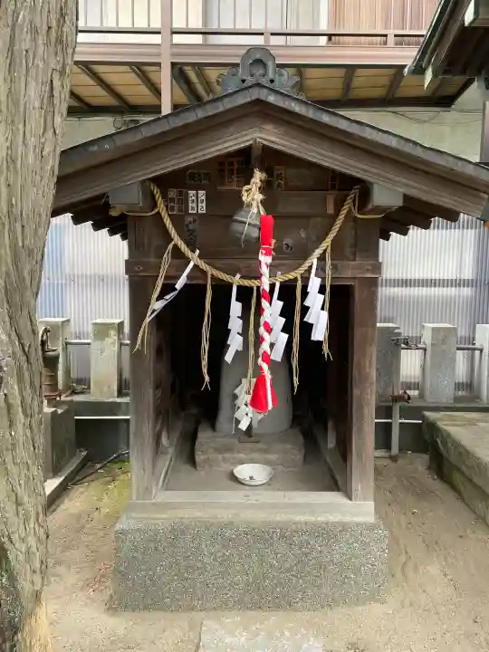 胡録神社の{uncategorized: "未分類", other: "その他", undefined: "問題あり", building: "その他建物", grave: "お墓", sacred_gate: "鳥居", guardian: "狛犬", statue: "像", buddha: "仏像", history: "歴史", nature: "自然", garden: "庭園", animal: "動物", pagoda: "塔", temizu: "手水舎", mountain_gate: "山門・神門", sanctuary: "本殿・本堂", subordinate: "末社・摂社", art: "芸術", scenery: "景色", jizo: "地蔵", ema: "絵馬", goshuin: "御朱印", omikuji: "おみくじ", items: "授与品その他", amulet: "お守り", goshuincho: "御朱印帳", eats: "食事", festival: "お祭り", votive_dance: "神楽", shichigosan: "七五三参", wedding: "結婚式", experience: "体験その他", initially: "初詣", around: "周辺", anti_infection: "感染症対策"}
