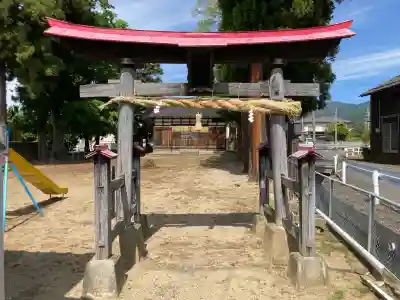 養蚕神社の{uncategorized: "未分類", other: "その他", undefined: "問題あり", building: "その他建物", grave: "お墓", sacred_gate: "鳥居", guardian: "狛犬", statue: "像", buddha: "仏像", history: "歴史", nature: "自然", garden: "庭園", animal: "動物", pagoda: "塔", temizu: "手水舎", mountain_gate: "山門・神門", sanctuary: "本殿・本堂", subordinate: "末社・摂社", art: "芸術", scenery: "景色", jizo: "地蔵", ema: "絵馬", goshuin: "御朱印", omikuji: "おみくじ", items: "授与品その他", amulet: "お守り", goshuincho: "御朱印帳", eats: "食事", festival: "お祭り", votive_dance: "神楽", shichigosan: "七五三参", wedding: "結婚式", experience: "体験その他", initially: "初詣", around: "周辺", anti_infection: "感染症対策"}