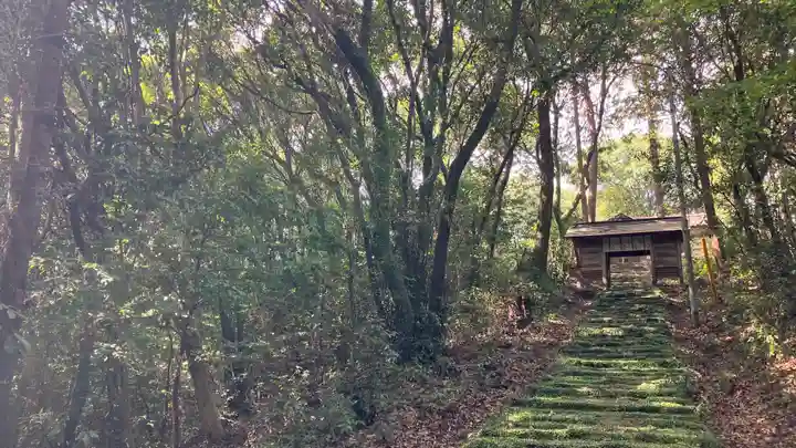 松尾神社の山門・神門