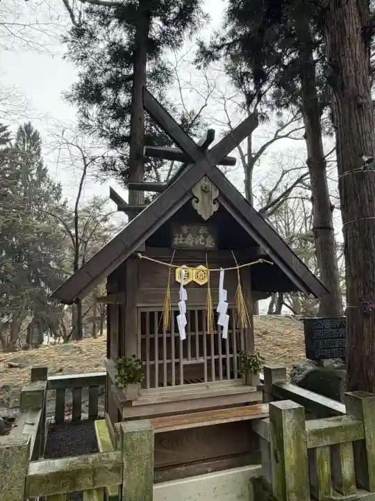 秋宮恵比寿社の{uncategorized: "未分類", other: "その他", undefined: "問題あり", building: "その他建物", grave: "お墓", sacred_gate: "鳥居", guardian: "狛犬", statue: "像", buddha: "仏像", history: "歴史", nature: "自然", garden: "庭園", animal: "動物", pagoda: "塔", temizu: "手水舎", mountain_gate: "山門・神門", sanctuary: "本殿・本堂", subordinate: "末社・摂社", art: "芸術", scenery: "景色", jizo: "地蔵", ema: "絵馬", goshuin: "御朱印", omikuji: "おみくじ", items: "授与品その他", amulet: "お守り", goshuincho: "御朱印帳", eats: "食事", festival: "お祭り", votive_dance: "神楽", shichigosan: "七五三参", wedding: "結婚式", experience: "体験その他", initially: "初詣", around: "周辺", anti_infection: "感染症対策"}