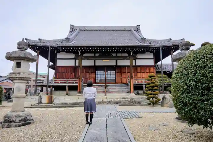 覚成寺の本殿・本堂