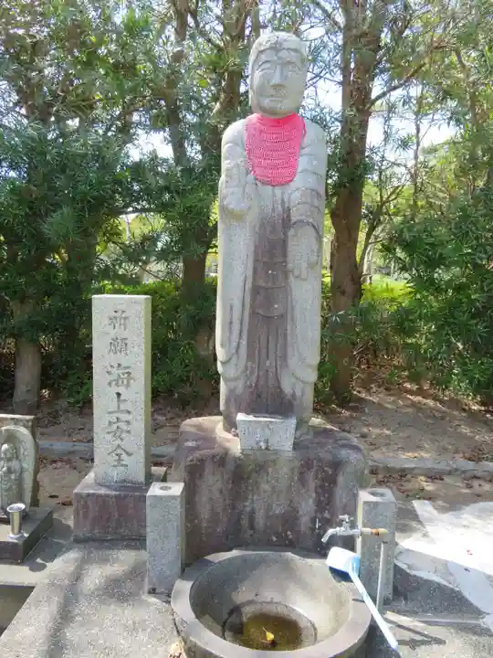 桜ヶ池池宮神社の地蔵