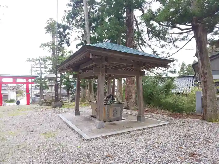 二上射水神社の手水舎
