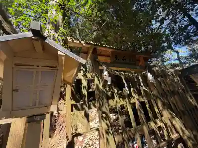 玉置神社の{uncategorized: "未分類", other: "その他", undefined: "問題あり", building: "その他建物", grave: "お墓", sacred_gate: "鳥居", guardian: "狛犬", statue: "像", buddha: "仏像", history: "歴史", nature: "自然", garden: "庭園", animal: "動物", pagoda: "塔", temizu: "手水舎", mountain_gate: "山門・神門", sanctuary: "本殿・本堂", subordinate: "末社・摂社", art: "芸術", scenery: "景色", jizo: "地蔵", ema: "絵馬", goshuin: "御朱印", omikuji: "おみくじ", items: "授与品その他", amulet: "お守り", goshuincho: "御朱印帳", eats: "食事", festival: "お祭り", votive_dance: "神楽", shichigosan: "七五三参", wedding: "結婚式", experience: "体験その他", initially: "初詣", around: "周辺", anti_infection: "感染症対策"}