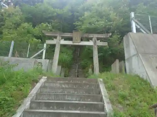 神明神社の{uncategorized: "未分類", other: "その他", undefined: "問題あり", building: "その他建物", grave: "お墓", sacred_gate: "鳥居", guardian: "狛犬", statue: "像", buddha: "仏像", history: "歴史", nature: "自然", garden: "庭園", animal: "動物", pagoda: "塔", temizu: "手水舎", mountain_gate: "山門・神門", sanctuary: "本殿・本堂", subordinate: "末社・摂社", art: "芸術", scenery: "景色", jizo: "地蔵", ema: "絵馬", goshuin: "御朱印", omikuji: "おみくじ", items: "授与品その他", amulet: "お守り", goshuincho: "御朱印帳", eats: "食事", festival: "お祭り", votive_dance: "神楽", shichigosan: "七五三参", wedding: "結婚式", experience: "体験その他", initially: "初詣", around: "周辺", anti_infection: "感染症対策"}