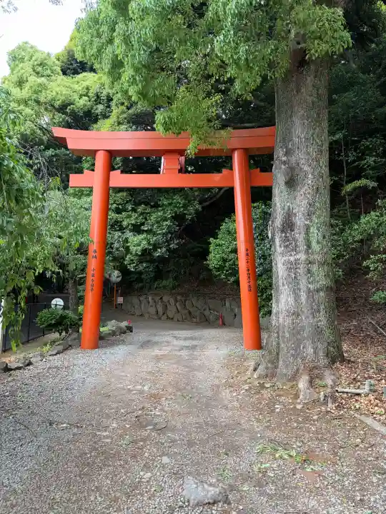 伊豆山神社の{uncategorized: "未分類", other: "その他", undefined: "問題あり", building: "その他建物", grave: "お墓", sacred_gate: "鳥居", guardian: "狛犬", statue: "像", buddha: "仏像", history: "歴史", nature: "自然", garden: "庭園", animal: "動物", pagoda: "塔", temizu: "手水舎", mountain_gate: "山門・神門", sanctuary: "本殿・本堂", subordinate: "末社・摂社", art: "芸術", scenery: "景色", jizo: "地蔵", ema: "絵馬", goshuin: "御朱印", omikuji: "おみくじ", items: "授与品その他", amulet: "お守り", goshuincho: "御朱印帳", eats: "食事", festival: "お祭り", votive_dance: "神楽", shichigosan: "七五三参", wedding: "結婚式", experience: "体験その他", initially: "初詣", around: "周辺", anti_infection: "感染症対策"}