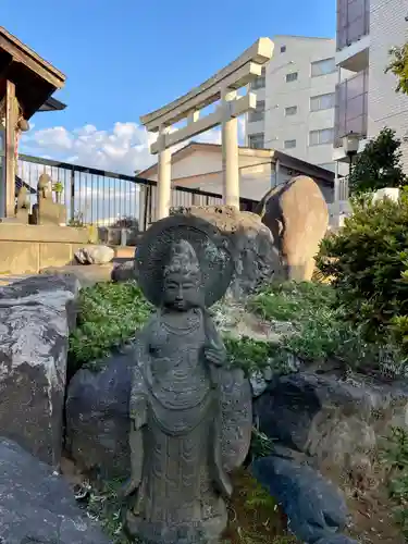 榎稲荷神社の仏像