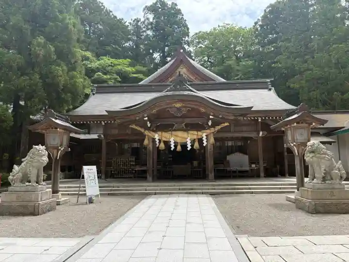 白山比咩神社の{uncategorized: "未分類", other: "その他", undefined: "問題あり", building: "その他建物", grave: "お墓", sacred_gate: "鳥居", guardian: "狛犬", statue: "像", buddha: "仏像", history: "歴史", nature: "自然", garden: "庭園", animal: "動物", pagoda: "塔", temizu: "手水舎", mountain_gate: "山門・神門", sanctuary: "本殿・本堂", subordinate: "末社・摂社", art: "芸術", scenery: "景色", jizo: "地蔵", ema: "絵馬", goshuin: "御朱印", omikuji: "おみくじ", items: "授与品その他", amulet: "お守り", goshuincho: "御朱印帳", eats: "食事", festival: "お祭り", votive_dance: "神楽", shichigosan: "七五三参", wedding: "結婚式", experience: "体験その他", initially: "初詣", around: "周辺", anti_infection: "感染症対策"}