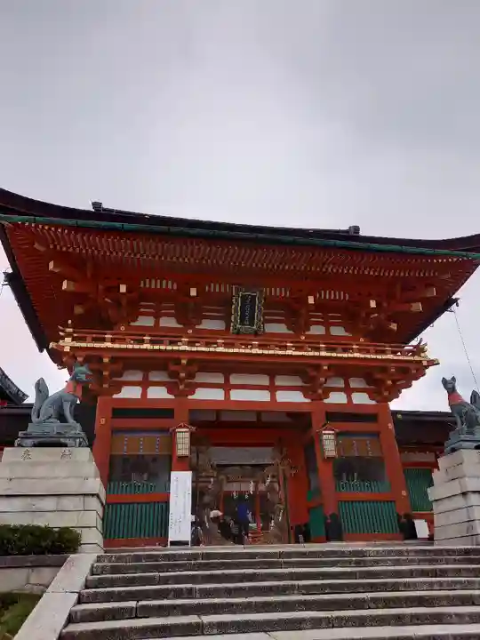 伏見稲荷大社の山門・神門