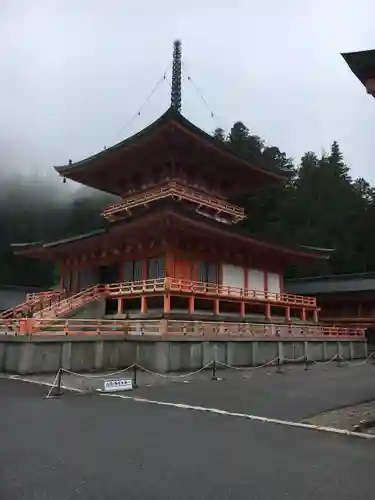 比叡山延暦寺の塔