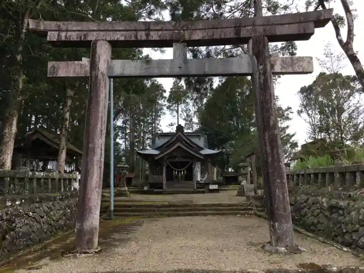 三宅神社の鳥居