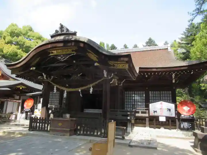 武田神社の本殿・本堂