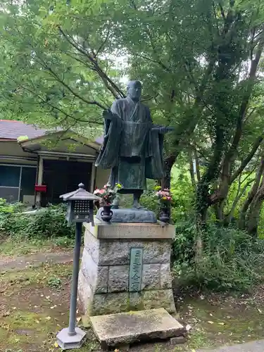 安祥寺の像