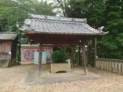 石山神社の手水舎