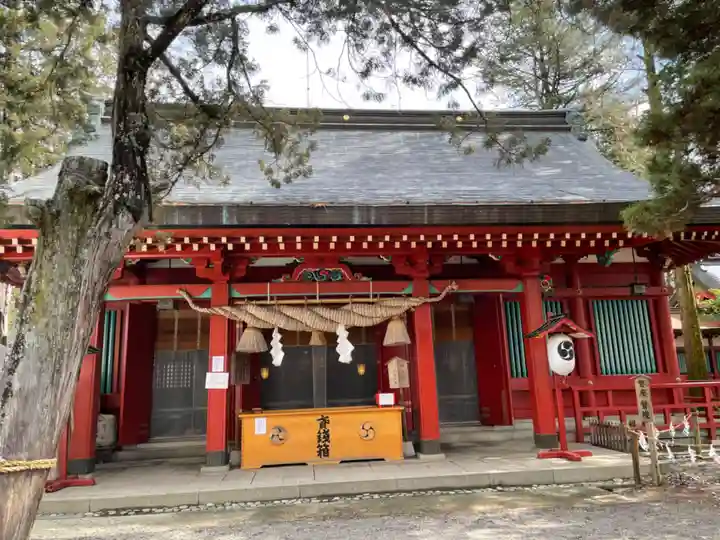 生島足島神社の本殿・本堂