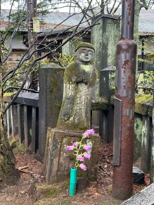 光泉寺の{uncategorized: "未分類", other: "その他", undefined: "問題あり", building: "その他建物", grave: "お墓", sacred_gate: "鳥居", guardian: "狛犬", statue: "像", buddha: "仏像", history: "歴史", nature: "自然", garden: "庭園", animal: "動物", pagoda: "塔", temizu: "手水舎", mountain_gate: "山門・神門", sanctuary: "本殿・本堂", subordinate: "末社・摂社", art: "芸術", scenery: "景色", jizo: "地蔵", ema: "絵馬", goshuin: "御朱印", omikuji: "おみくじ", items: "授与品その他", amulet: "お守り", goshuincho: "御朱印帳", eats: "食事", festival: "お祭り", votive_dance: "神楽", shichigosan: "七五三参", wedding: "結婚式", experience: "体験その他", initially: "初詣", around: "周辺", anti_infection: "感染症対策"}