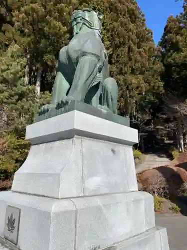 秋葉山本宮 秋葉神社 上社の{uncategorized: "未分類", other: "その他", undefined: "問題あり", building: "その他建物", grave: "お墓", sacred_gate: "鳥居", guardian: "狛犬", statue: "像", buddha: "仏像", history: "歴史", nature: "自然", garden: "庭園", animal: "動物", pagoda: "塔", temizu: "手水舎", mountain_gate: "山門・神門", sanctuary: "本殿・本堂", subordinate: "末社・摂社", art: "芸術", scenery: "景色", jizo: "地蔵", ema: "絵馬", goshuin: "御朱印", omikuji: "おみくじ", items: "授与品その他", amulet: "お守り", goshuincho: "御朱印帳", eats: "食事", festival: "お祭り", votive_dance: "神楽", shichigosan: "七五三参", wedding: "結婚式", experience: "体験その他", initially: "初詣", around: "周辺", anti_infection: "感染症対策"}