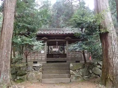 石上神社の本殿