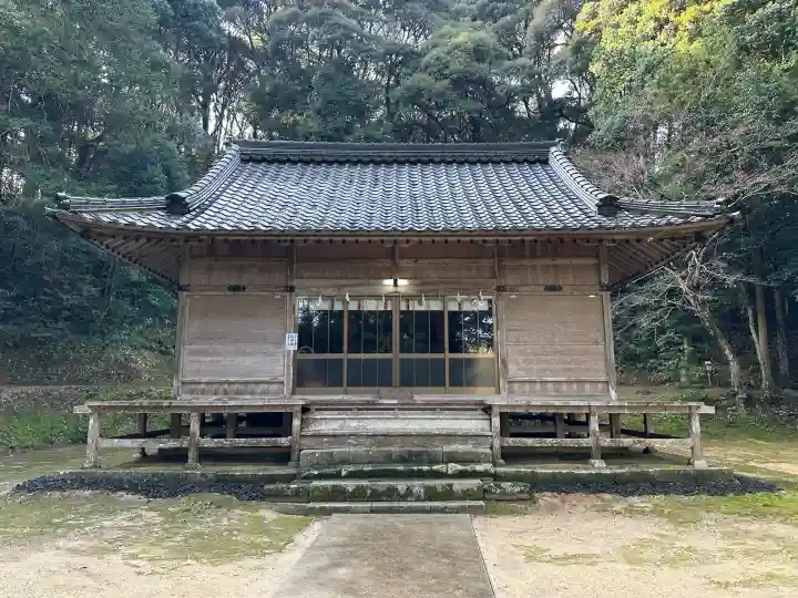 佐為神社の{uncategorized: "未分類", other: "その他", undefined: "問題あり", building: "その他建物", grave: "お墓", sacred_gate: "鳥居", guardian: "狛犬", statue: "像", buddha: "仏像", history: "歴史", nature: "自然", garden: "庭園", animal: "動物", pagoda: "塔", temizu: "手水舎", mountain_gate: "山門・神門", sanctuary: "本殿・本堂", subordinate: "末社・摂社", art: "芸術", scenery: "景色", jizo: "地蔵", ema: "絵馬", goshuin: "御朱印", omikuji: "おみくじ", items: "授与品その他", amulet: "お守り", goshuincho: "御朱印帳", eats: "食事", festival: "お祭り", votive_dance: "神楽", shichigosan: "七五三参", wedding: "結婚式", experience: "体験その他", initially: "初詣", around: "周辺", anti_infection: "感染症対策"}