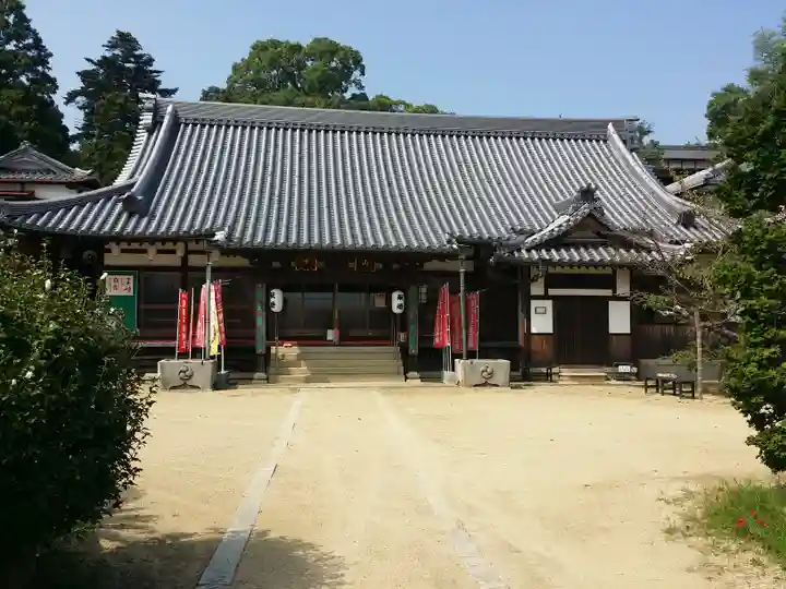 八幡寺の本殿・本堂