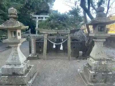 立磐神社の{uncategorized: "未分類", other: "その他", undefined: "問題あり", building: "その他建物", grave: "お墓", sacred_gate: "鳥居", guardian: "狛犬", statue: "像", buddha: "仏像", history: "歴史", nature: "自然", garden: "庭園", animal: "動物", pagoda: "塔", temizu: "手水舎", mountain_gate: "山門・神門", sanctuary: "本殿・本堂", subordinate: "末社・摂社", art: "芸術", scenery: "景色", jizo: "地蔵", ema: "絵馬", goshuin: "御朱印", omikuji: "おみくじ", items: "授与品その他", amulet: "お守り", goshuincho: "御朱印帳", eats: "食事", festival: "お祭り", votive_dance: "神楽", shichigosan: "七五三参", wedding: "結婚式", experience: "体験その他", initially: "初詣", around: "周辺", anti_infection: "感染症対策"}