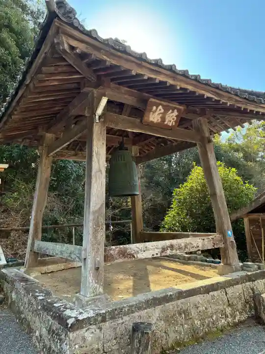 本立寺の{uncategorized: "未分類", other: "その他", undefined: "問題あり", building: "その他建物", grave: "お墓", sacred_gate: "鳥居", guardian: "狛犬", statue: "像", buddha: "仏像", history: "歴史", nature: "自然", garden: "庭園", animal: "動物", pagoda: "塔", temizu: "手水舎", mountain_gate: "山門・神門", sanctuary: "本殿・本堂", subordinate: "末社・摂社", art: "芸術", scenery: "景色", jizo: "地蔵", ema: "絵馬", goshuin: "御朱印", omikuji: "おみくじ", items: "授与品その他", amulet: "お守り", goshuincho: "御朱印帳", eats: "食事", festival: "お祭り", votive_dance: "神楽", shichigosan: "七五三参", wedding: "結婚式", experience: "体験その他", initially: "初詣", around: "周辺", anti_infection: "感染症対策"}