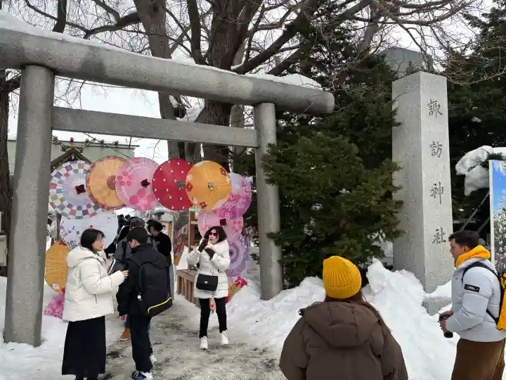 札幌諏訪神社の{uncategorized: "未分類", other: "その他", undefined: "問題あり", building: "その他建物", grave: "お墓", sacred_gate: "鳥居", guardian: "狛犬", statue: "像", buddha: "仏像", history: "歴史", nature: "自然", garden: "庭園", animal: "動物", pagoda: "塔", temizu: "手水舎", mountain_gate: "山門・神門", sanctuary: "本殿・本堂", subordinate: "末社・摂社", art: "芸術", scenery: "景色", jizo: "地蔵", ema: "絵馬", goshuin: "御朱印", omikuji: "おみくじ", items: "授与品その他", amulet: "お守り", goshuincho: "御朱印帳", eats: "食事", festival: "お祭り", votive_dance: "神楽", shichigosan: "七五三参", wedding: "結婚式", experience: "体験その他", initially: "初詣", around: "周辺", anti_infection: "感染症対策"}